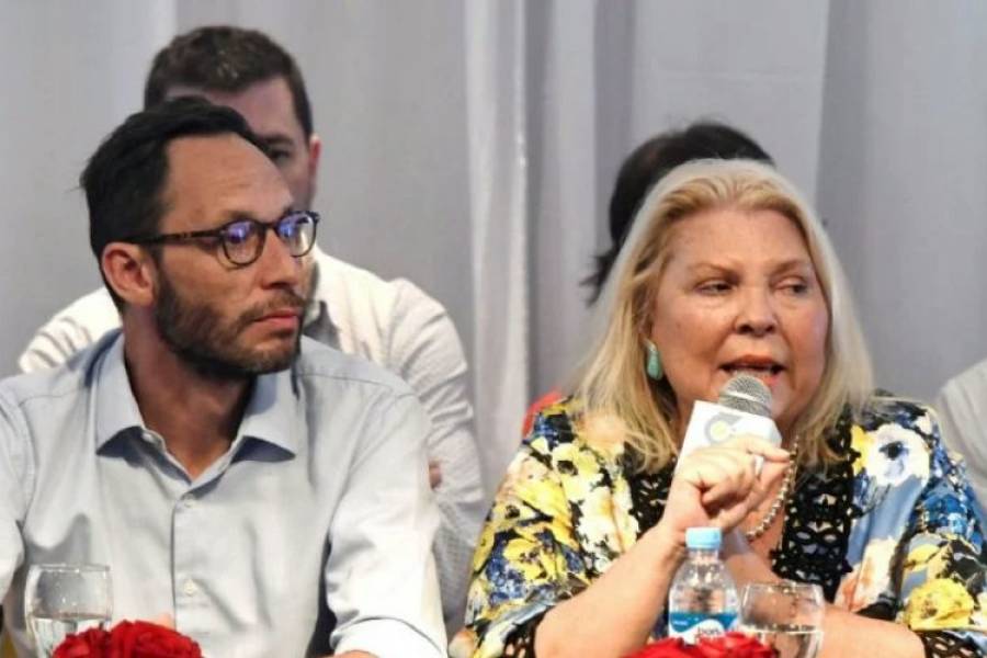 Elisa Carrió arremetió contra el Gobierno por 