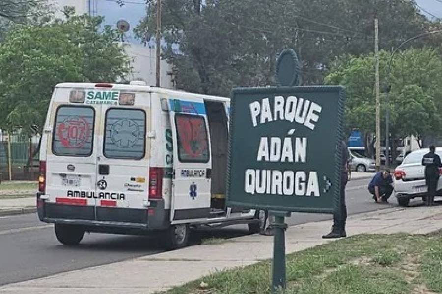 Motociclista herido tras chocar con un automóvil en el acceso al Parque Adán Quiroga