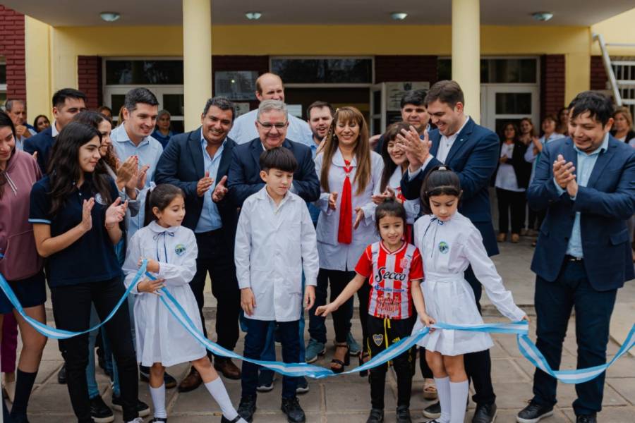 El gobernador Jalil y el intendente Barot inauguran las refacciones a la Escuela N°171 de Los Altos