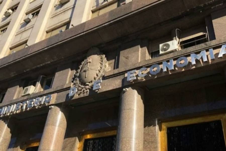 Tras un escandaloso catering de $13 millones, hay cambios en un área del ministerio de Economía