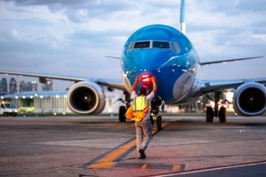 Los aeronáuticos ponen fin a sus privilegios para que continúe Aerolíneas Argentinas