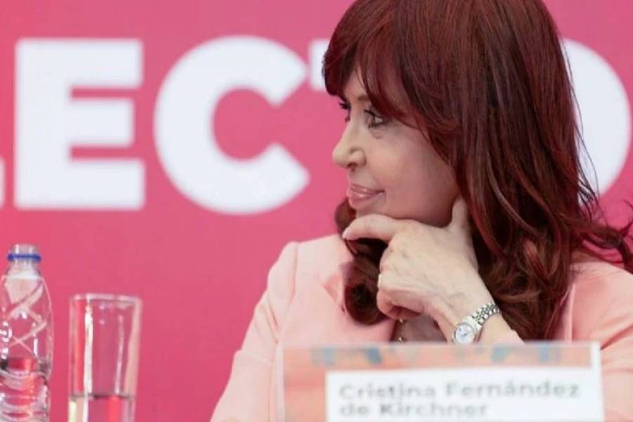 Cristina Fernández de Kirchner contra Javier Milei tras perder la jubilación de privilegio: 