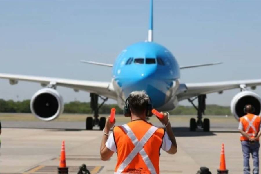 Los funcionarios del Estado ya no estarán obligados a contratar a Aerolíneas Argentinas con 