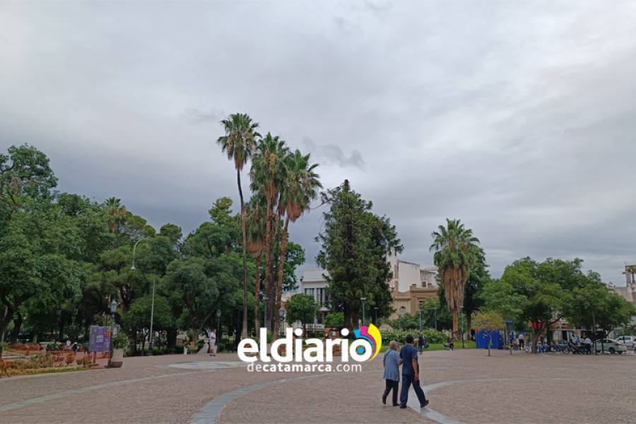 Lunes ligeramente nublado y una máxima de 35°C