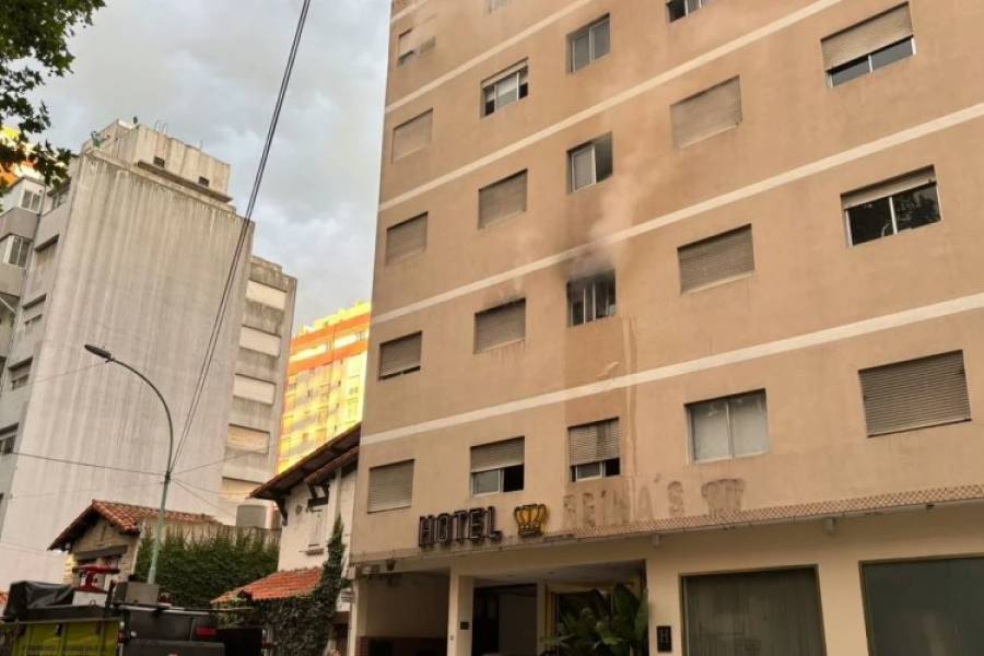 Incendio en un hotel de Mar del Plata: se arrojaron desde un segundo piso para escapar del fuego