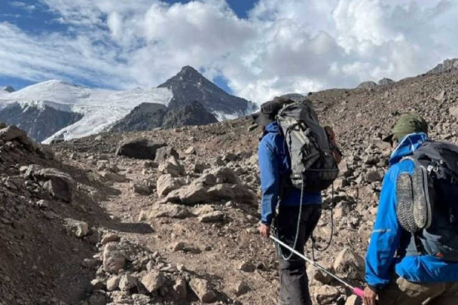 Un deportista ciego busca ser el primer argentino en llegar a la cima del Aconcagua, la cumbre más alta de América