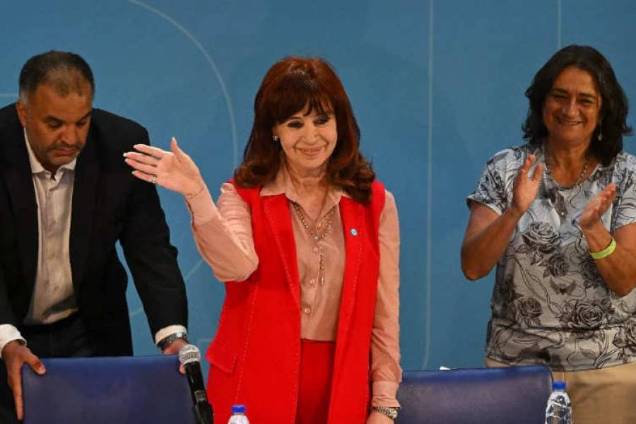 Cristina Kirchner denunció que el caso Kueider está vinculado a 